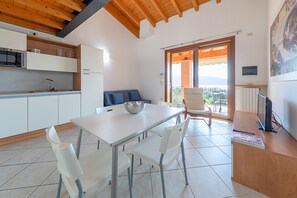 Appartement, vue piscine | Restauration dans la chambre