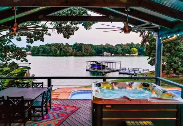 Outdoor dining - Lakeside Retreat w/Pool, Hot Tub, Games & Dock (Hot Springs)