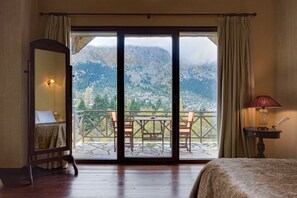 3 bedrooms, in-room safe, iron/ironing board, free WiFi