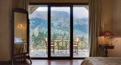 Impressive Eptalofos Apartment | 3 Bedrooms + Attic King-size Bed | Villa Nouken | Furnished Balcony with Amazing Mountain Views | Agoriani, Parnassus