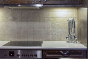 Réfrigérateur, four, plaque de cuisson, lave-vaisselle