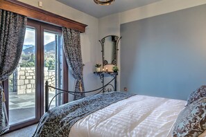 4 chambres, coffres-forts dans les chambres, fer et planche Ă repasser