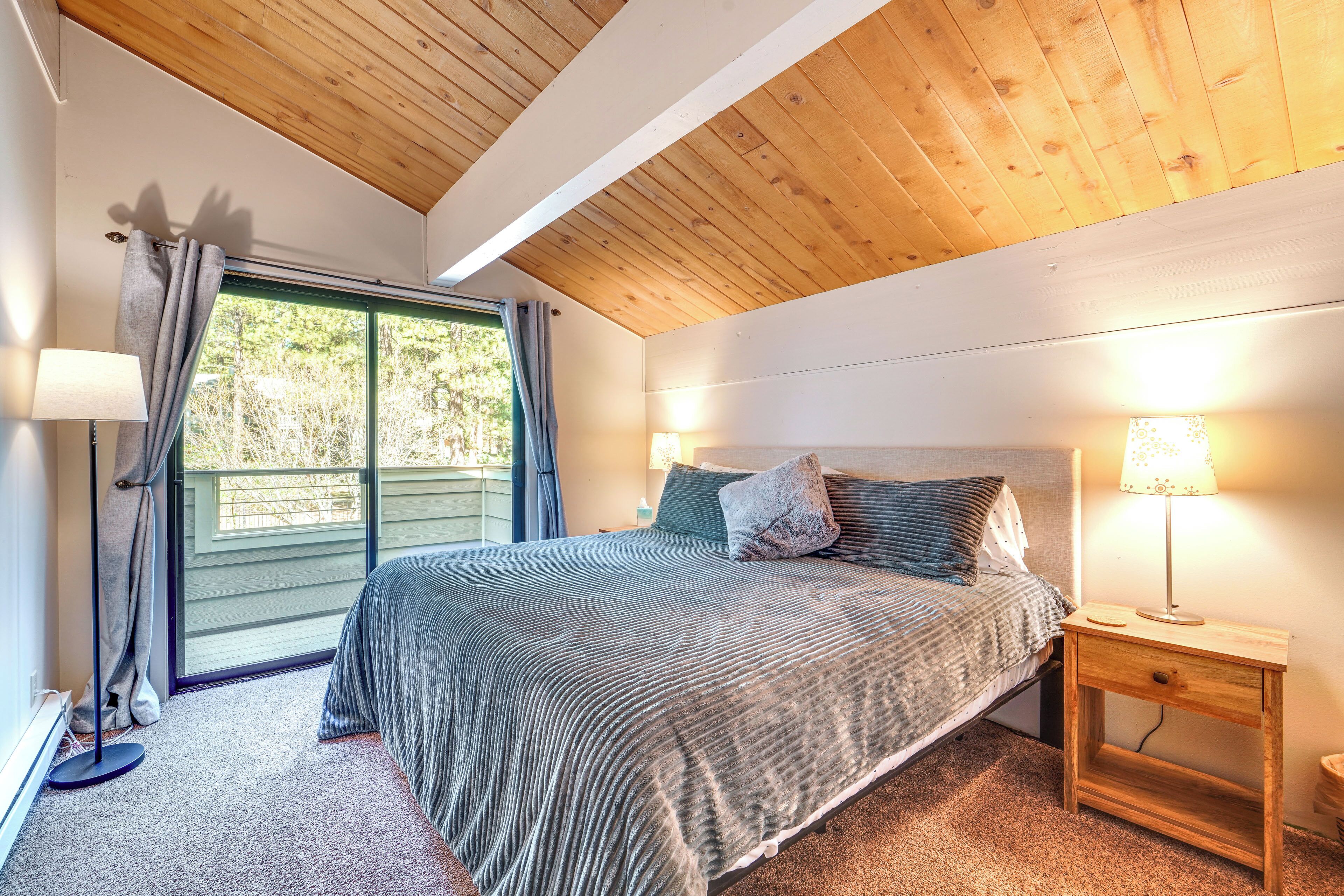 3 bedrooms, desk, iron/ironing board, internet