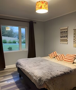 Laptop workspace, free WiFi, bed sheets