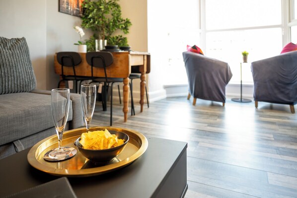 Smart TV - The Penthouse NY Loft Apartment (Barmouth)