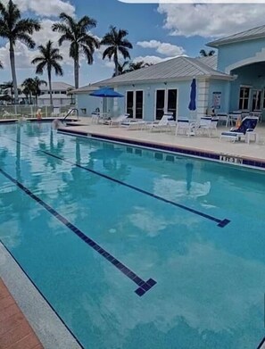 Piscine extérieure, piscine chauffée