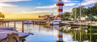 ⭐ Lakeside Family Oasis. 19 minutes to Downtown Savannah! 10 Guest Stay. ⭐