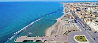 Apartment near the sea