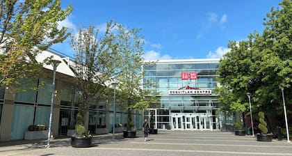 Coquitlam Center, Two-bedroom Suite, Newly Renovated, Steps to SkyTrain