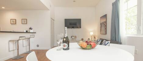 Comfort Apartment | Dining room