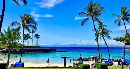 Ground floor Condo with private golfside lanai, and views of golfcourse