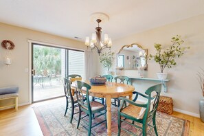 Dining - Family-Friendly Condo near the Beach, Patio, & Shared Pool (Hilton Head)