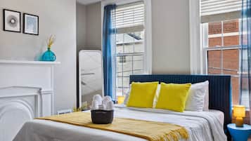 3 bedrooms, desk, WiFi, bed sheets