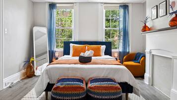 3 bedrooms, desk, WiFi, bed sheets