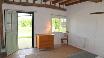 3 chambres, fer et planche à repasser, Wi-Fi, draps fournis