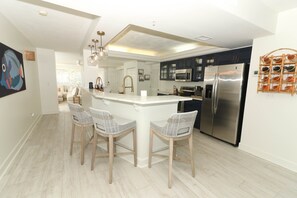 Microonde, forno, piano cottura, lavastoviglie