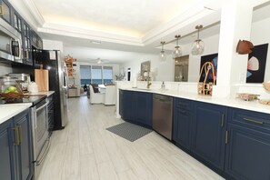 Micro-ondas, fogão, cooktop, lava-louças