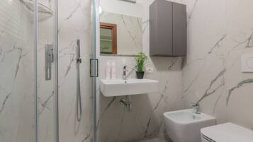 Apartment | Bathroom | Shower, hair dryer, bidet, towels