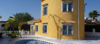 COMFORTABLE VILLA WITH TREES PRIVATE SWIMMING POOL QUIET ENVIRONMENT