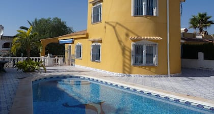 COMFORTABLE VILLA WITH TREES PRIVATE SWIMMING POOL QUIET ENVIRONMENT