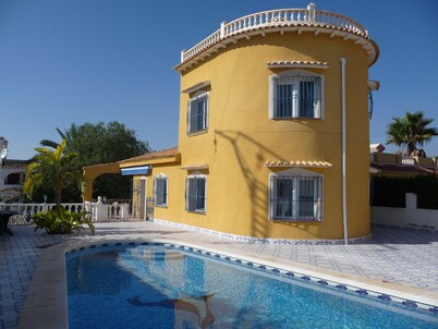 COMFORTABLE VILLA WITH TREES PRIVATE SWIMMING POOL QUIET ENVIRONMENT