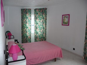 4 makuuhuonetta, silitysrauta/-lauta, Wi-Fi