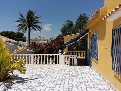 COMFORTABLE VILLA WITH TREES PRIVATE SWIMMING POOL QUIET ENVIRONMENT
