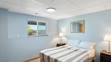 2 bedrooms, WiFi, bed sheets