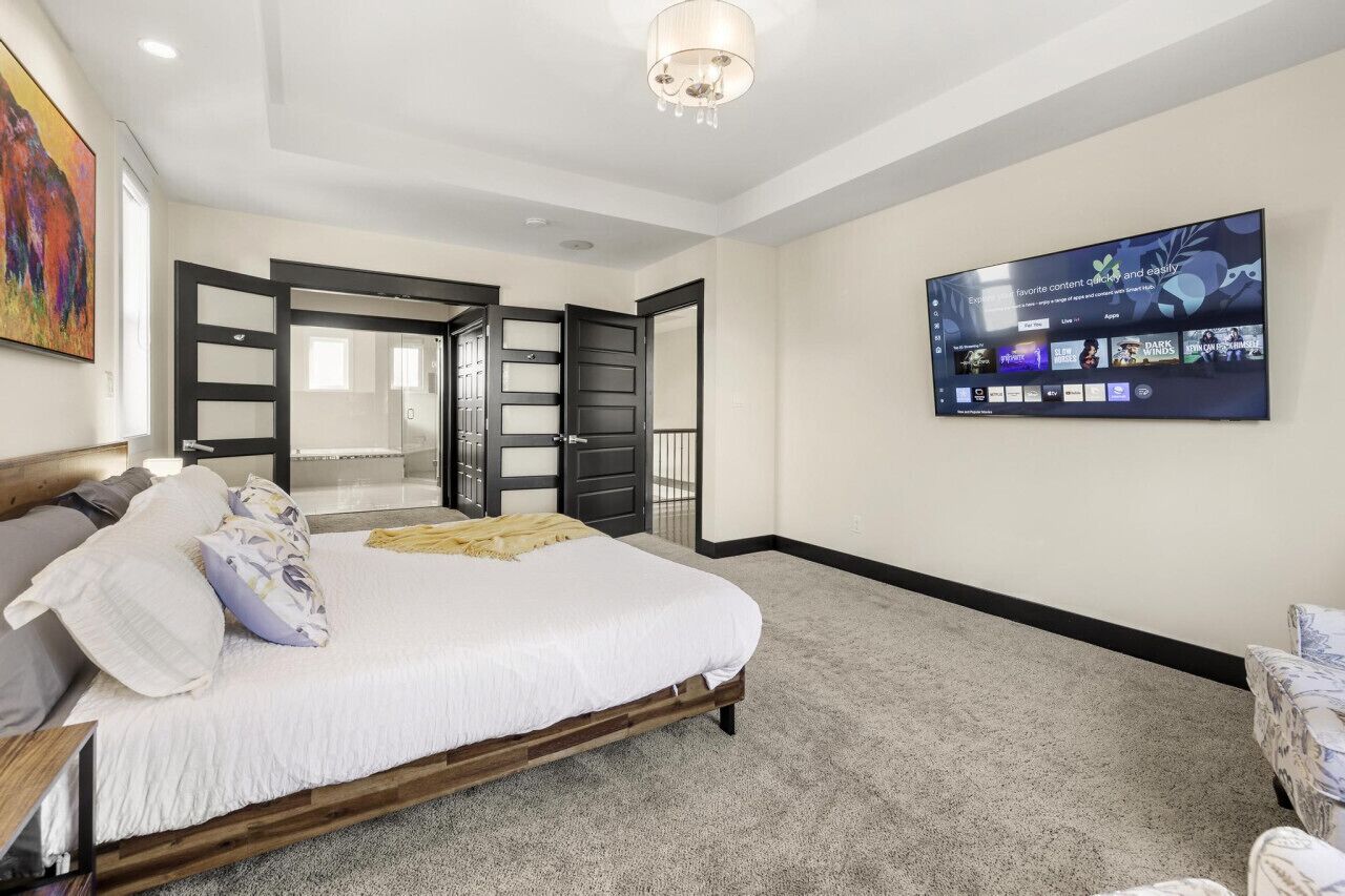 7 Schlafzimmer, Schreibtisch, Bügeleisen/Bügelbrett, Reisekinderbett