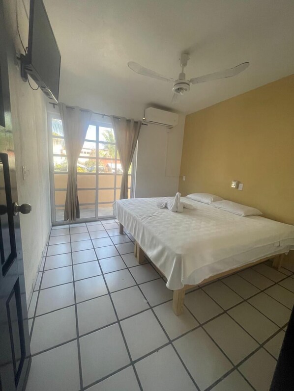 Family Room | Free WiFi, bed sheets - Hotel and Bungalows Palaces (San Patricio Melaque)