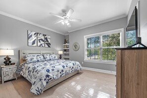 3 habitaciones, tabla de planchar con plancha, wifi y ropa de cama 