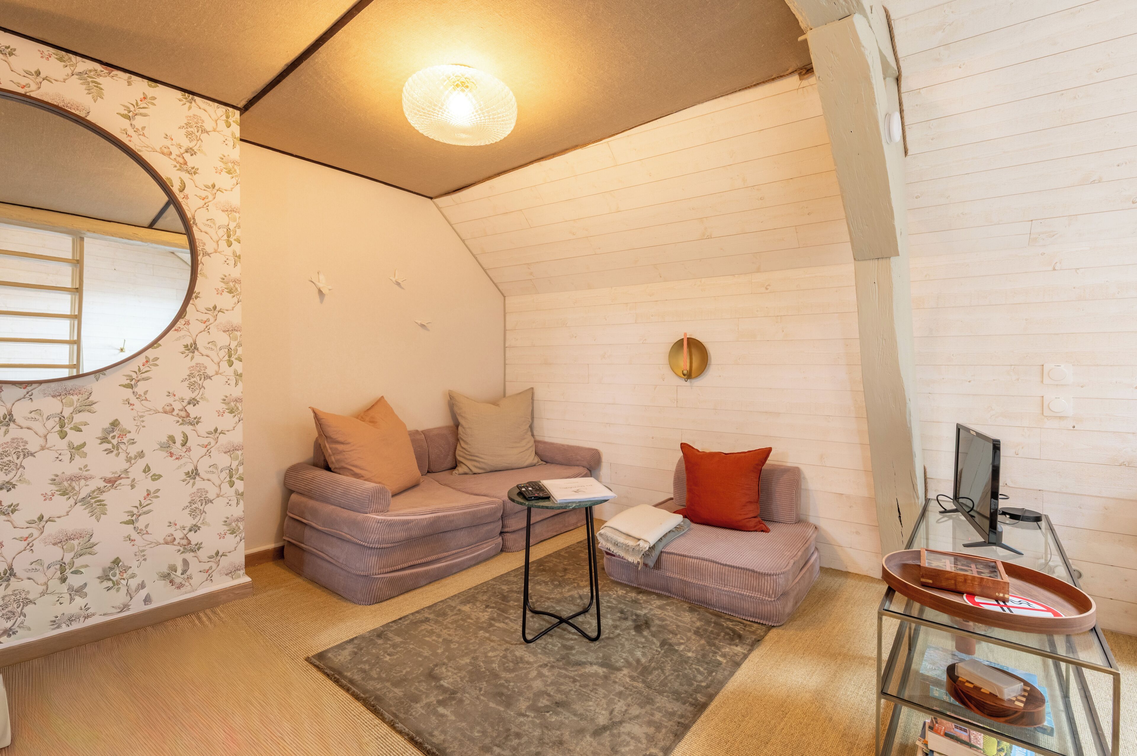 Télévision, médiathèque, chaîne hi-fi