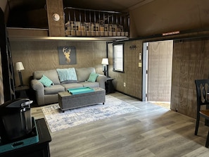 TV - Turkey Ridge Lodges- Cabin 10 (Rockbridge)