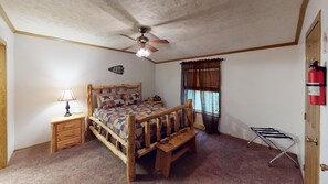 4 bedrooms, iron/ironing board, WiFi (free), bed sheets