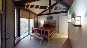 2 bedrooms, WiFi (free), bed sheets