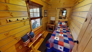 3 bedrooms, free WiFi, bed sheets - Turkey Ridge Lodges - Cabin # 5 (ROCKBRIDGE)
