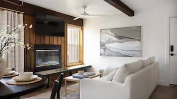 Smart TV y chimenea