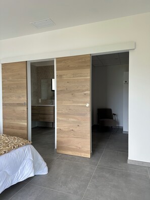 4 bedrooms, iron/ironing board, free WiFi, bed sheets - Casa Lea Villa Contemporaine Piscine vue mer (Propriano)