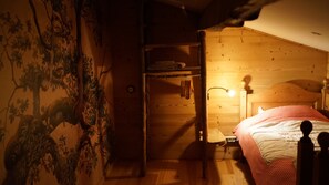 3 bedrooms, desk, travel cot, free WiFi
