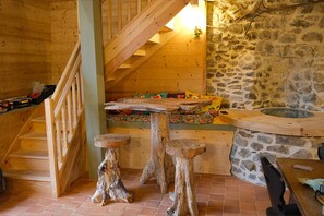 Dining - Superbe Maison de Campagne Authentique, Dans la Forêt et la Magie de la Nature (Saint-Cyr-le-Chatoux)