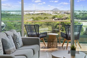 TV - Eagle Beach - Best  value - Island View 1BR condo - R362 (Eagle Beach)