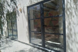 تفاصيل الفندق من الخارج