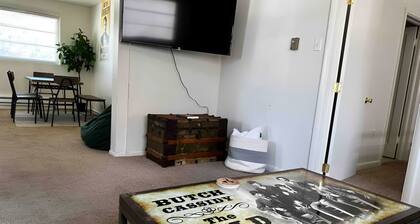 Butch Cassidy Flat Downtown- Spacious