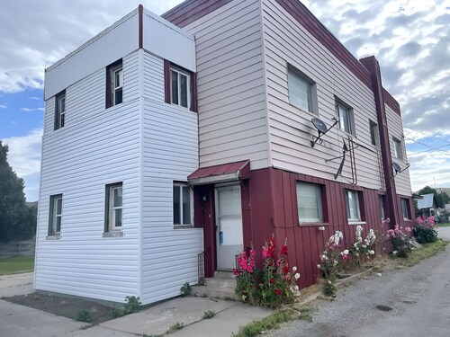 Butch Cassidy Flat Downtown- Spacious