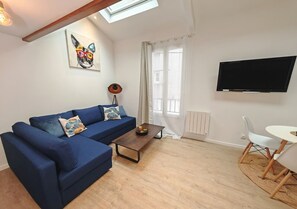 Smart TV, books, stereo - Loft Duplex à 2 min de Paris-parking Privé Gratuit (Le Pré-Saint-Gervais)