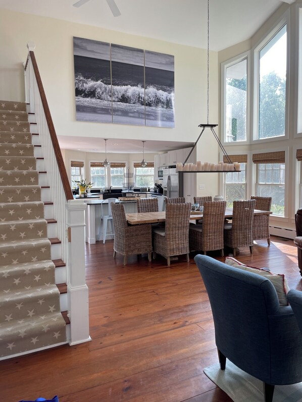 Dining - Spectacular home for 9 month rental Sept ‘24 - June ’25. Walk to Third Beach. (Middletown)