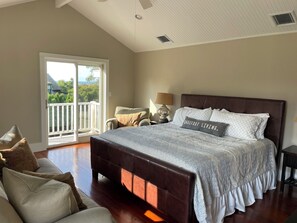 5 bedrooms - Spectacular home for 9 month rental Sept ‘24 - June ’25. Walk to Third Beach. (Middletown)