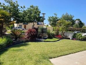 Property grounds - Superbe Maison Familiale Proche Plages Avec Chat! Idéalement Placée. (Saint-Coulomb)