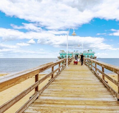   Victoria home  Beachfront 3b, 2 bath 4 bed  close to shop and toy for children