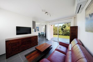 Smart TV, DVD player - T2 40m2 Ollioules, la Nature, à 10 Mins des Plages (Ollioules)